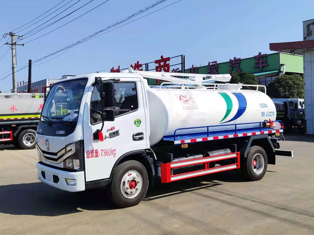 【4.6立方 】東風(fēng)多利卡D6吸糞車