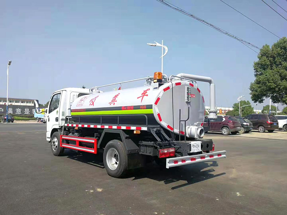 【4.6立方 】東風(fēng)多利卡D6吸糞車