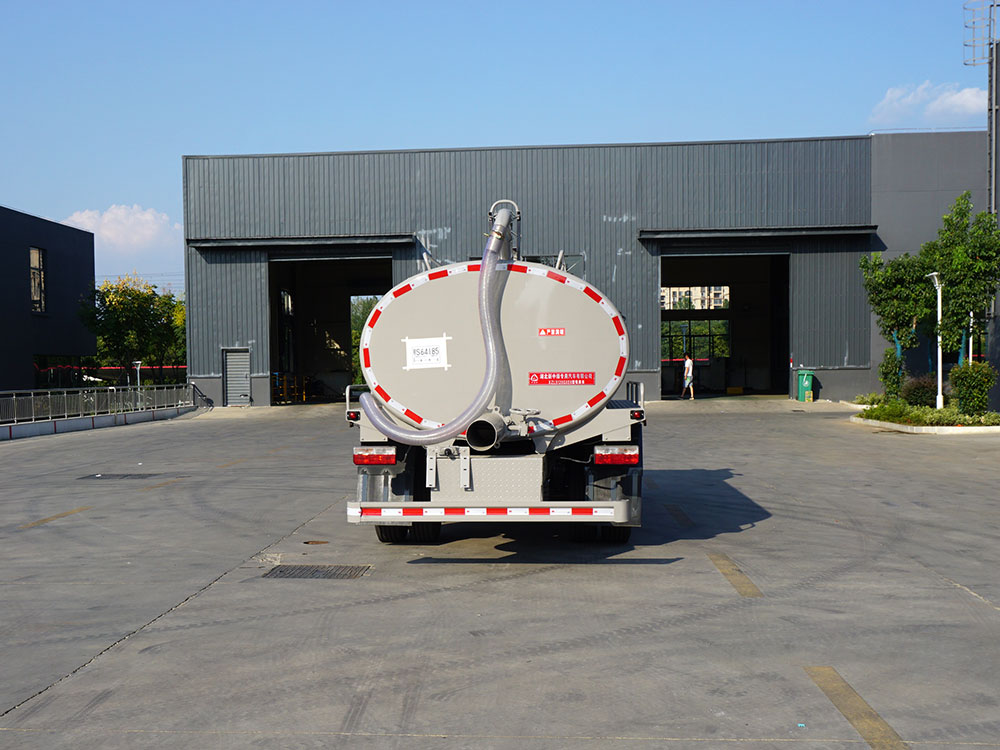 【9立方 】東風(fēng)多利卡D7吸糞車 東風(fēng)凱普特K7