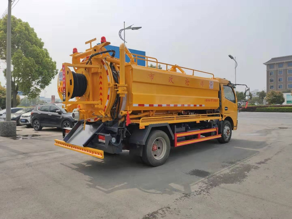 東風(fēng)凱普特K7/東風(fēng)多利卡D7清洗吸污車