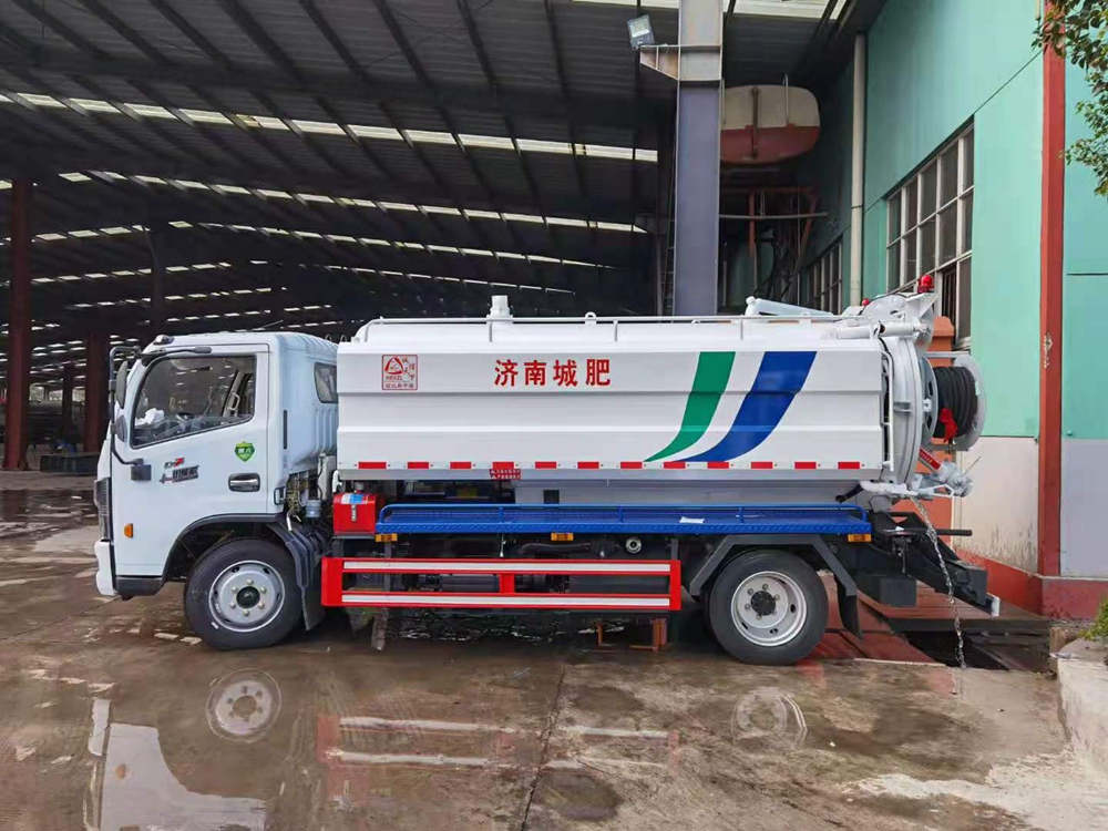 東風(fēng)凱普特K7/東風(fēng)多利卡D7清洗吸污車