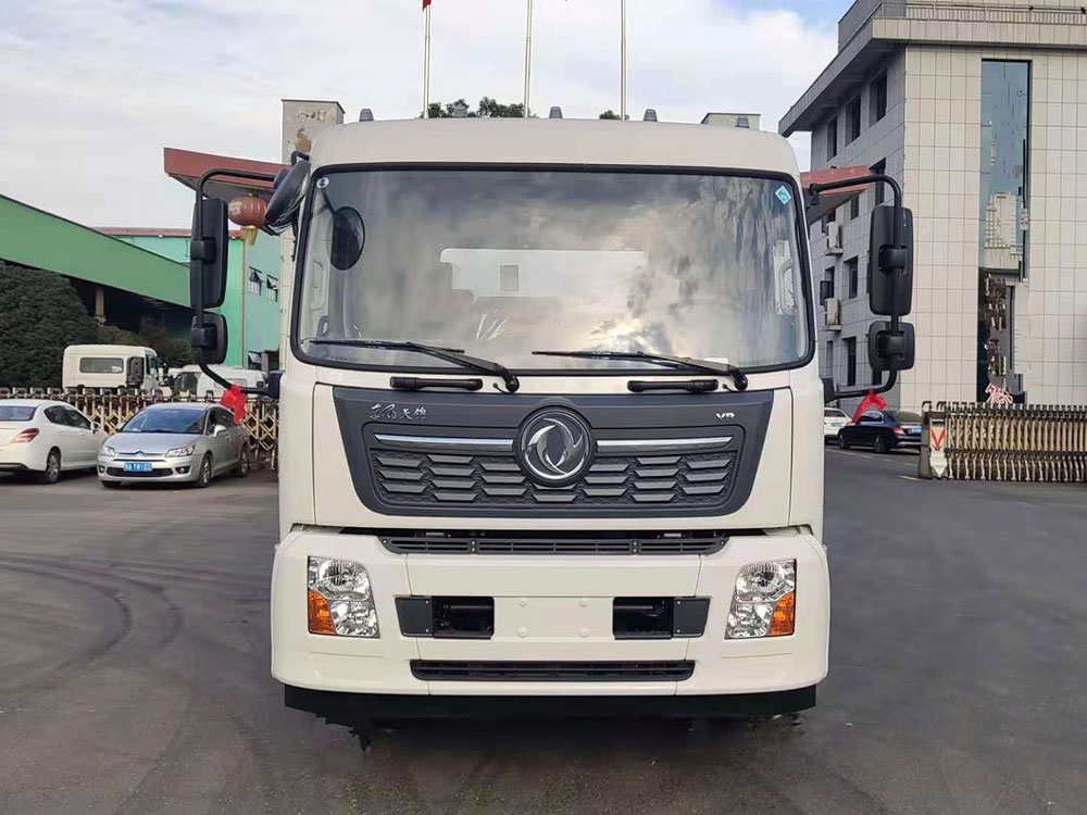 東風天錦清洗車