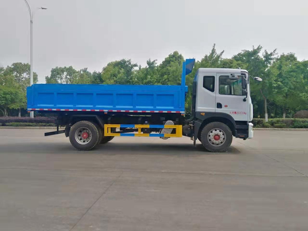 東風多利卡D9自卸式垃圾車