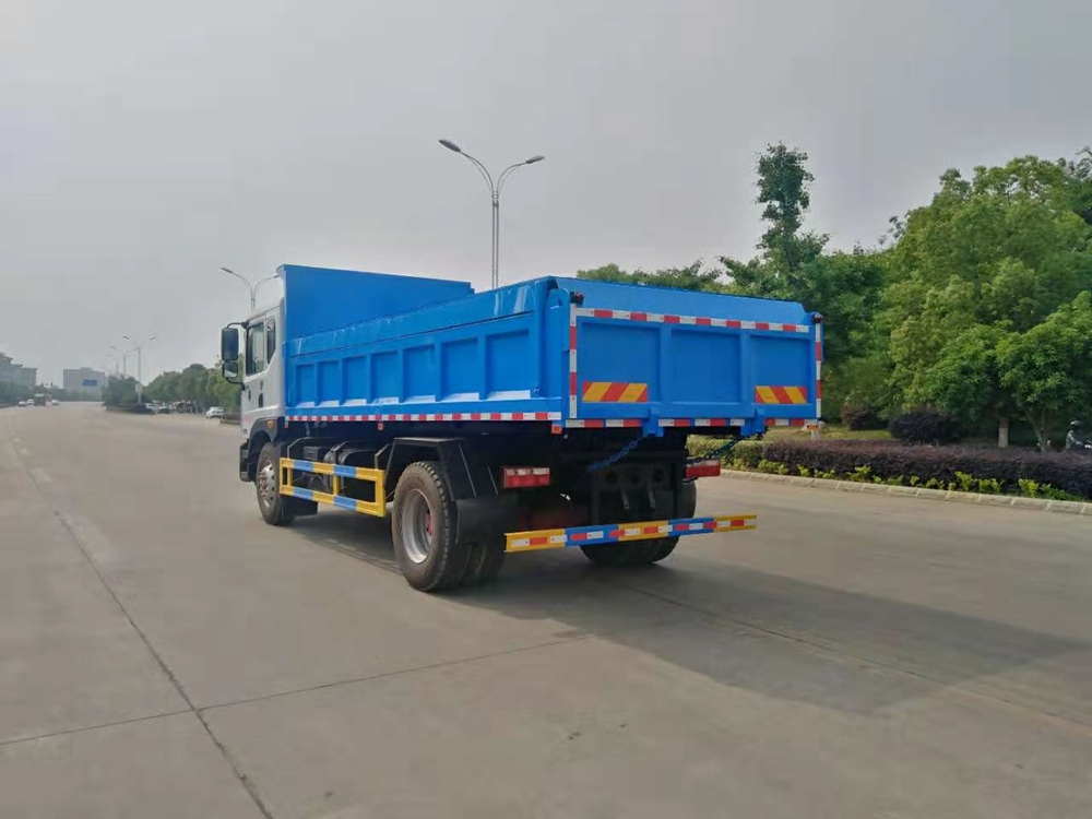 東風多利卡D9自卸式垃圾車